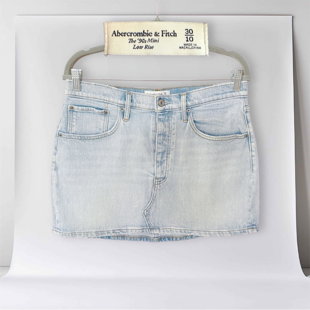 NWOT - A&F “The 90’s Mini” Low Rise Denim Skirt